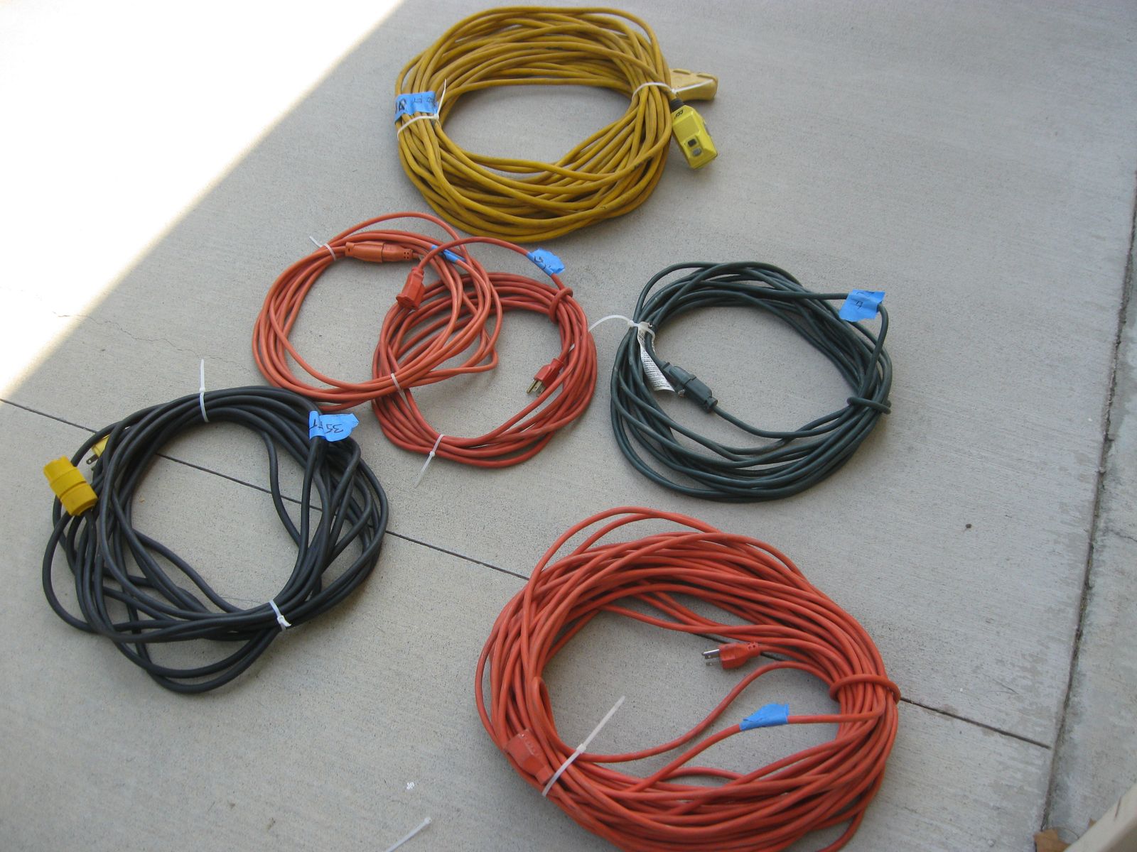 25 - 100 FOOT EXTENSION CORDS