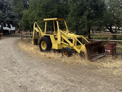 Allis-Chalmers 715 Backhoe Loader