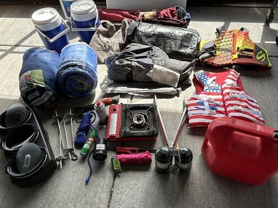 Lot of Various Camping & Outdoors Equipment, Selling Them All As A Lot, See Pictures