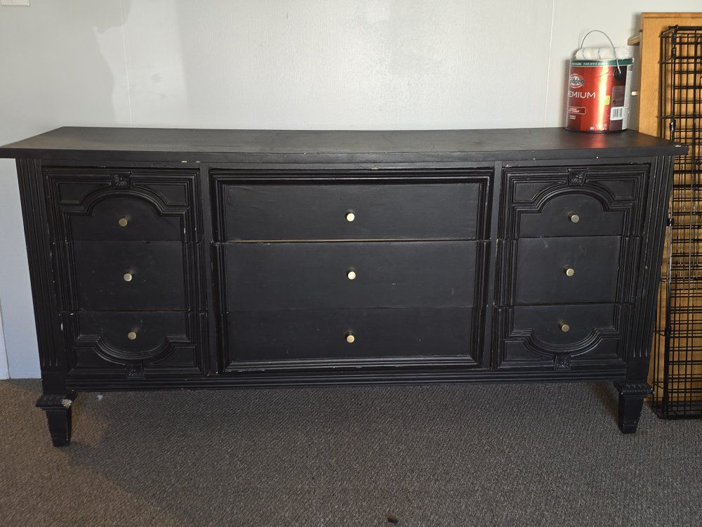 Vintage Black 9-Drawer Dresser with Gold Knobs - Classic Bedroom Furniture Storage