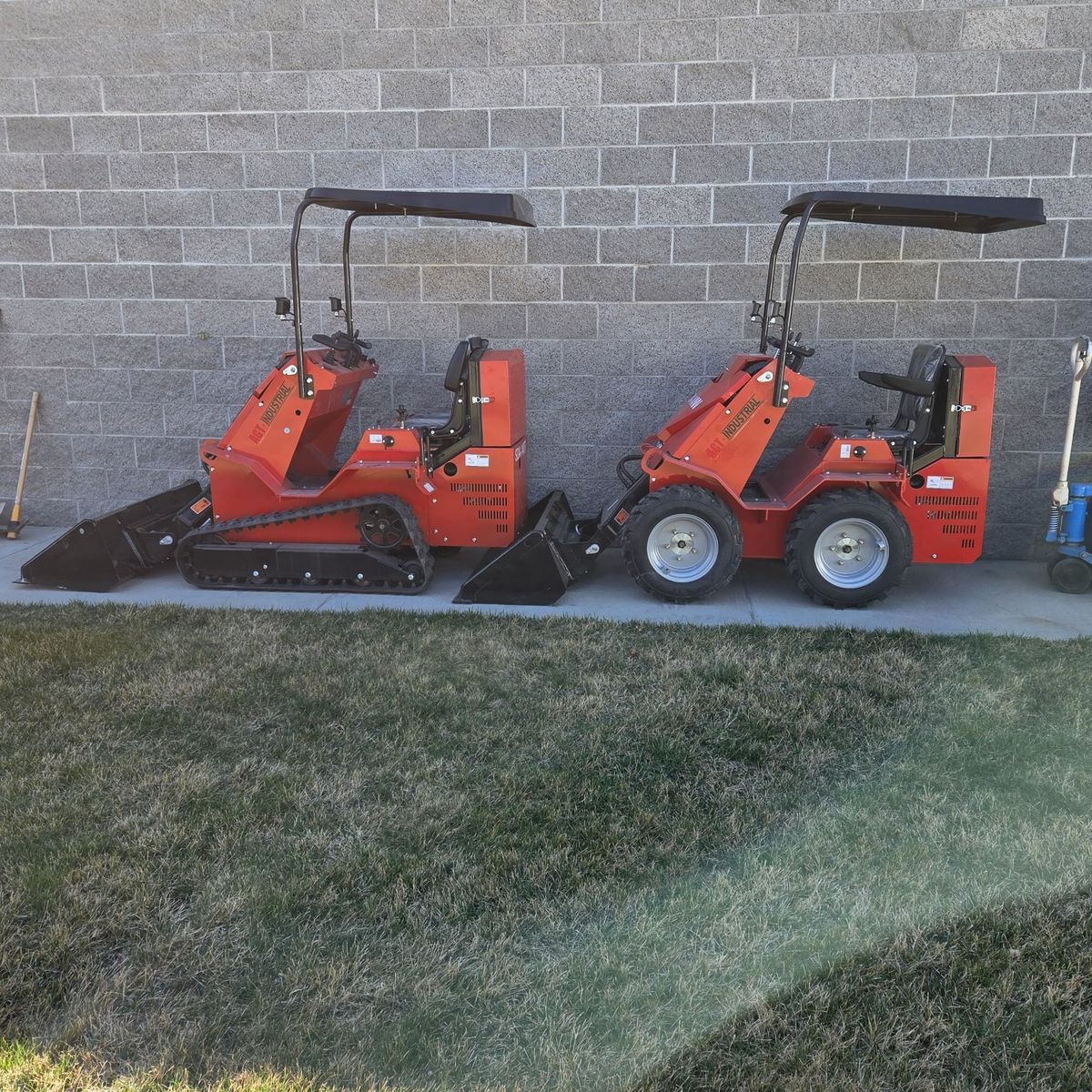 AGT mini skid steer