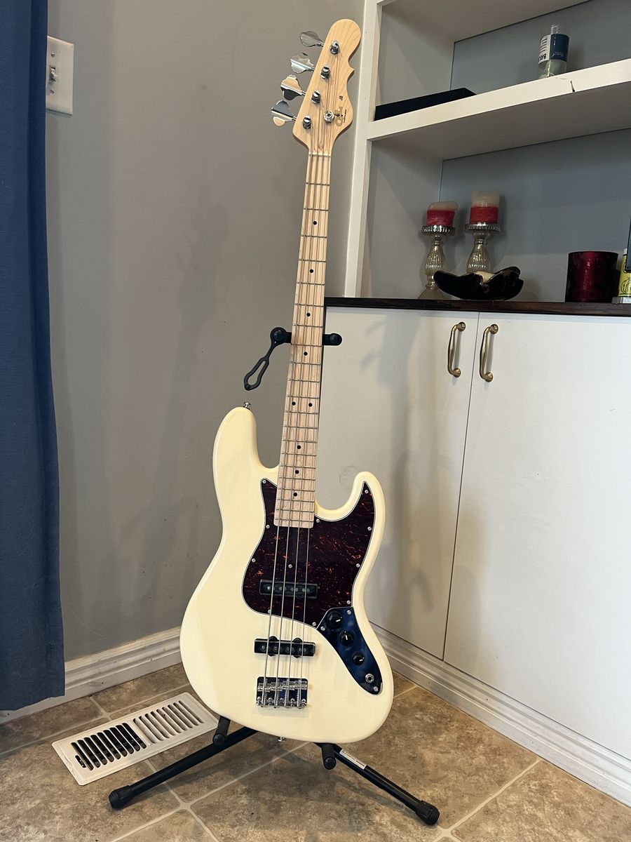 G&L Bass Guitar