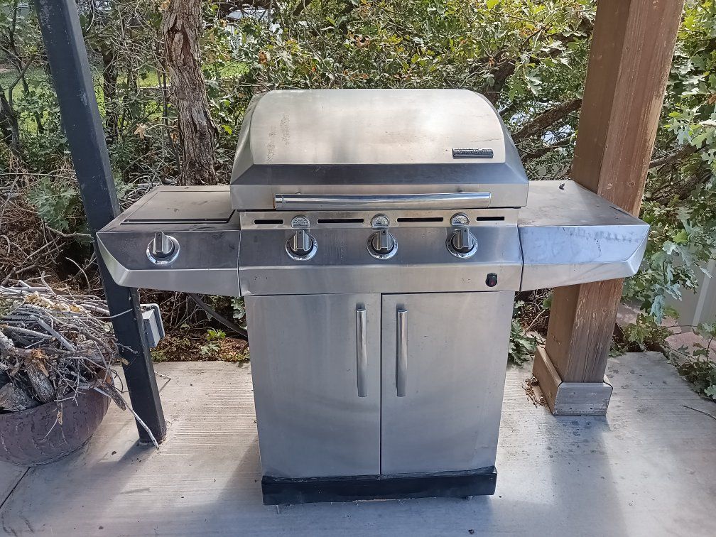 Char-Broil Infrared Gas Grill - Stainless Steel and Black Used