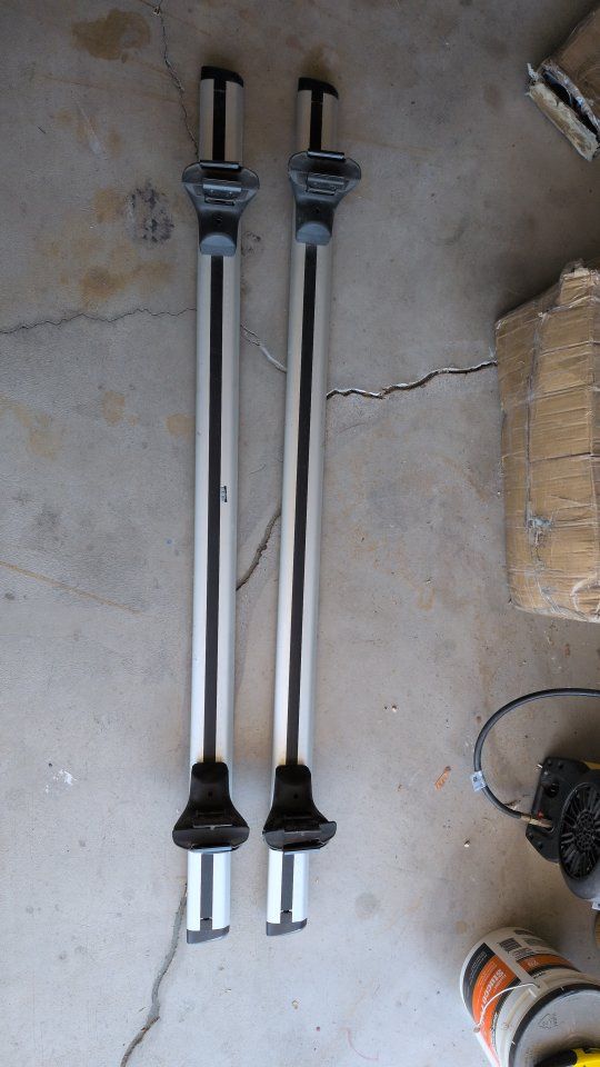 Yakima silver jetStream Roof Rack Crossbars Pair with Locks