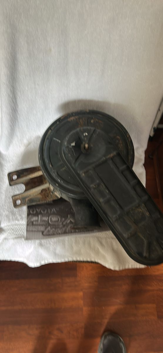 Toyota Fj40 air cleaner assembly