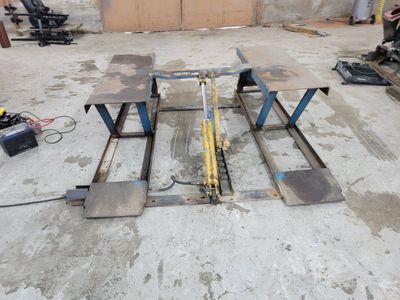 Used car automotive Portable Hydraulic Scissor Lift Table - Heavy Duty Vehicle Maintenance Lift