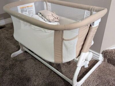 Baby Delight Beside Me Dreamer Bassinet | Organic Oat color + 4 fitted sheets and pee pads