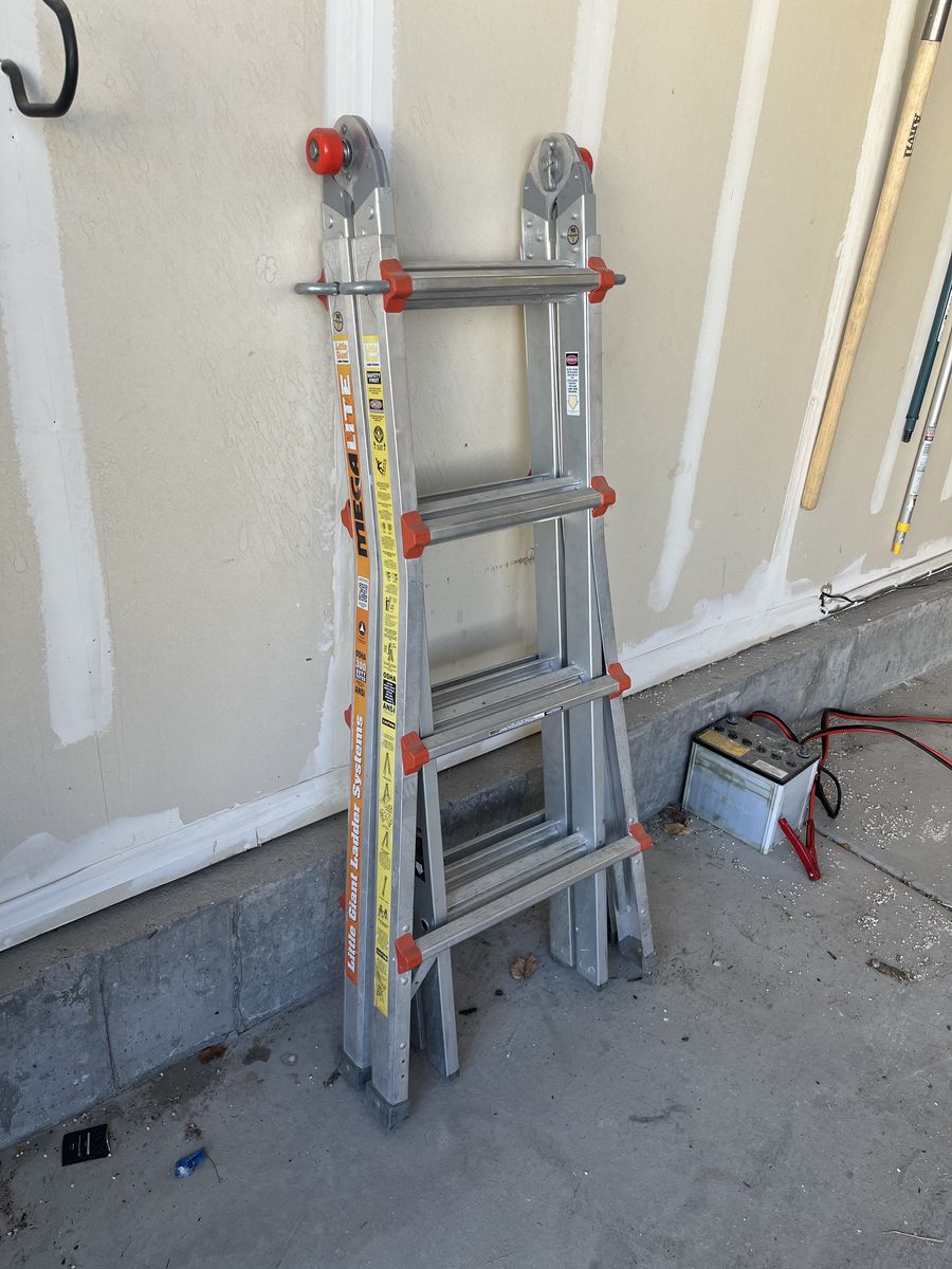 Mega Lite Expandable Ladder
