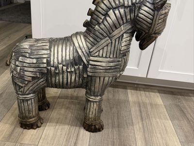 TROJAN HORSE STATUE