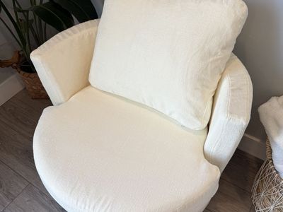 Round swivel accent chair- New in Box