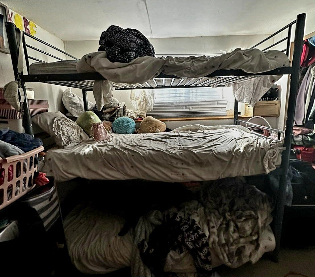 Triple bunkbed with mattress