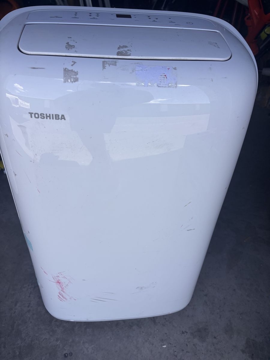 Toshiba rac-pd1211cru 8000 btu portable a/c dehumidifier w/remote