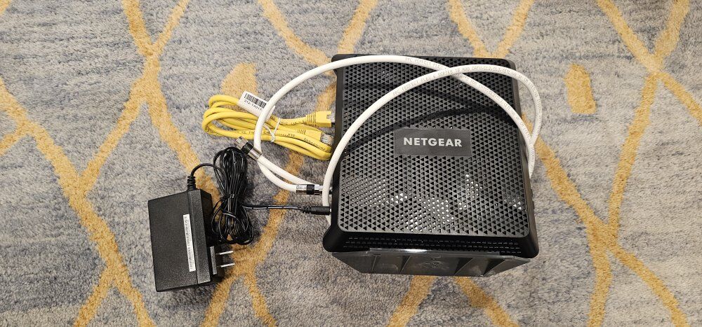Nice Netgear c7000 Wi-Fi cable modem router