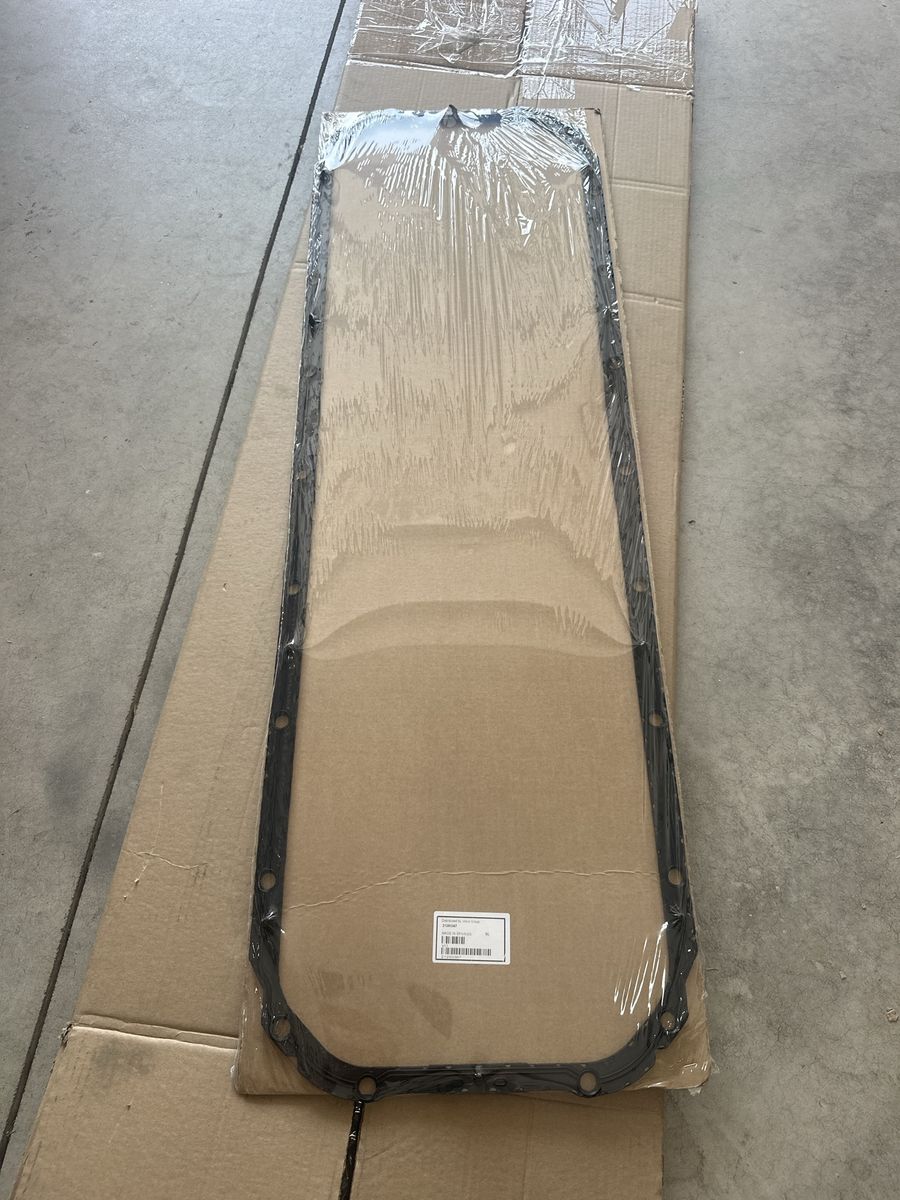 Genuine Volvo Engine Oil Pan Gasket PN 21293367 - New Open Box