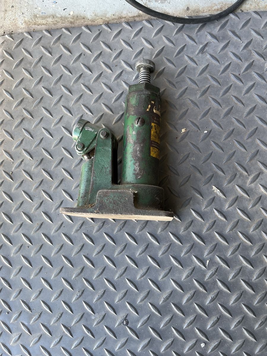 Vintage Weaver Floor Jack 63TP Green Heavy Duty Automotive Lifting Tool