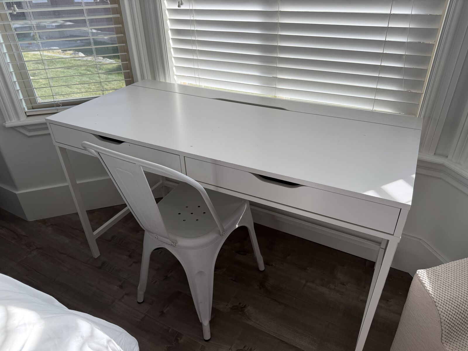 White desk and chair