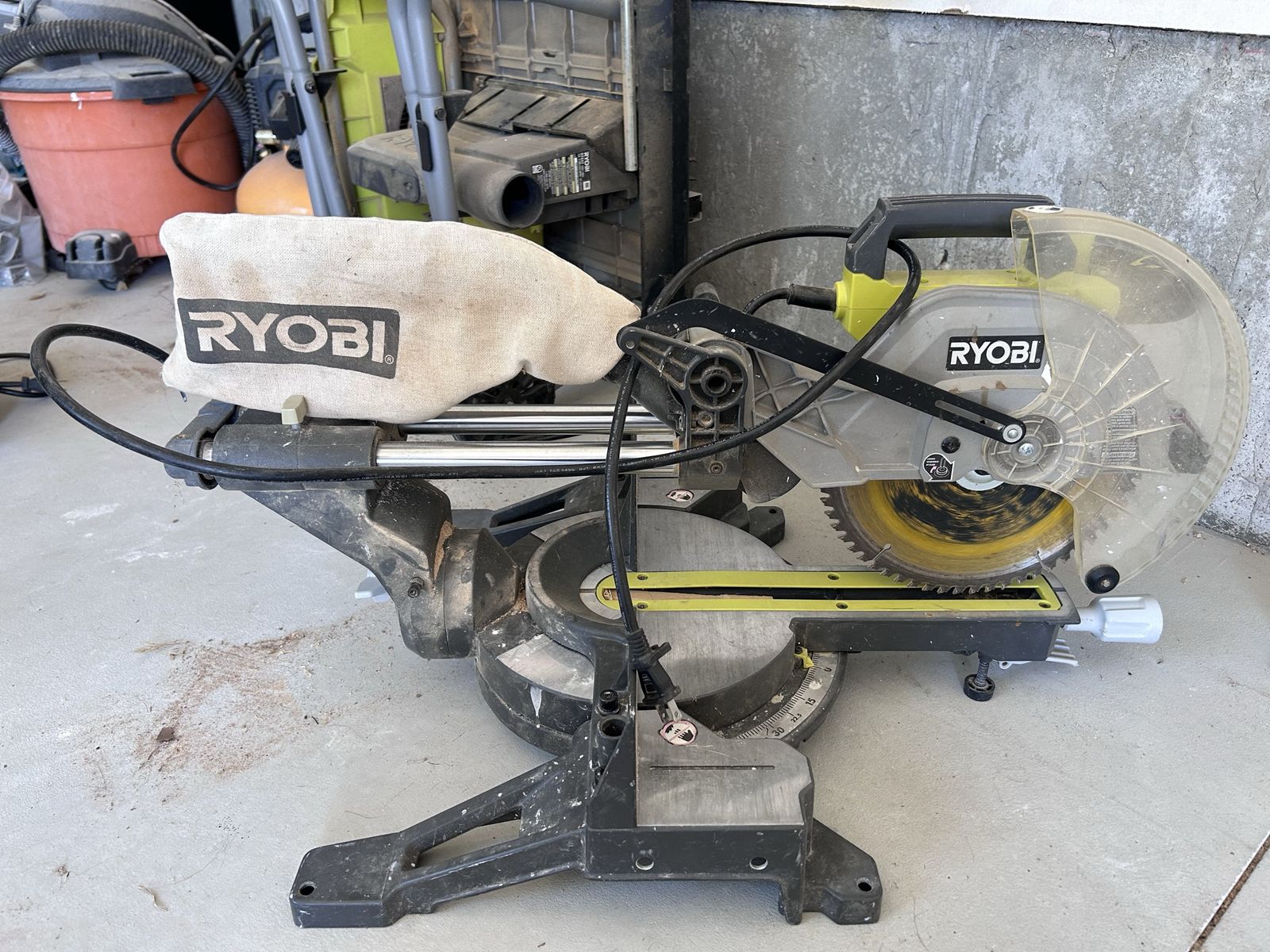 Ryobi Sliding Compound Miter Saw