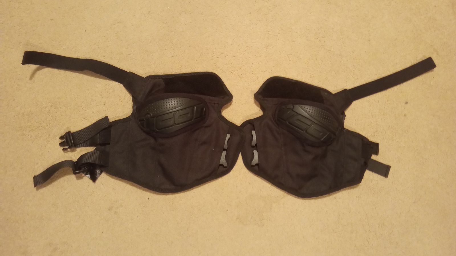 Icon Street Knee Guards