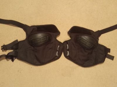 Icon Street Knee Guards