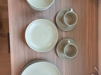 Minimalist Sage Green Dinnerware Set – 17 Pieces