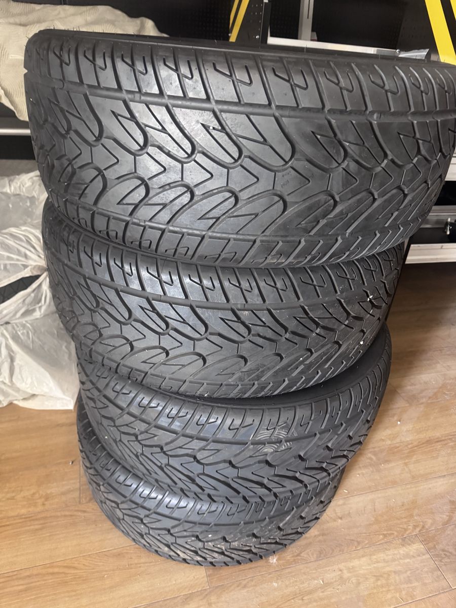 Set Of 4 305/45R22 Tires