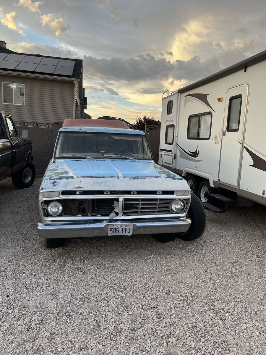 Ford F-100 Project Truck 