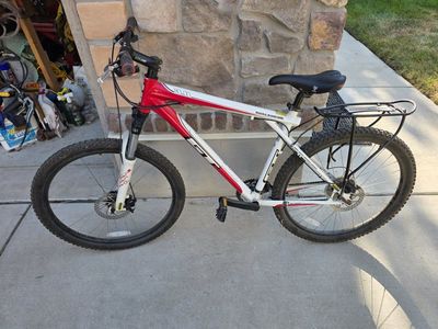 GT Avalanche 3.0 Mountain Bike - Size Large, Disc Brakes