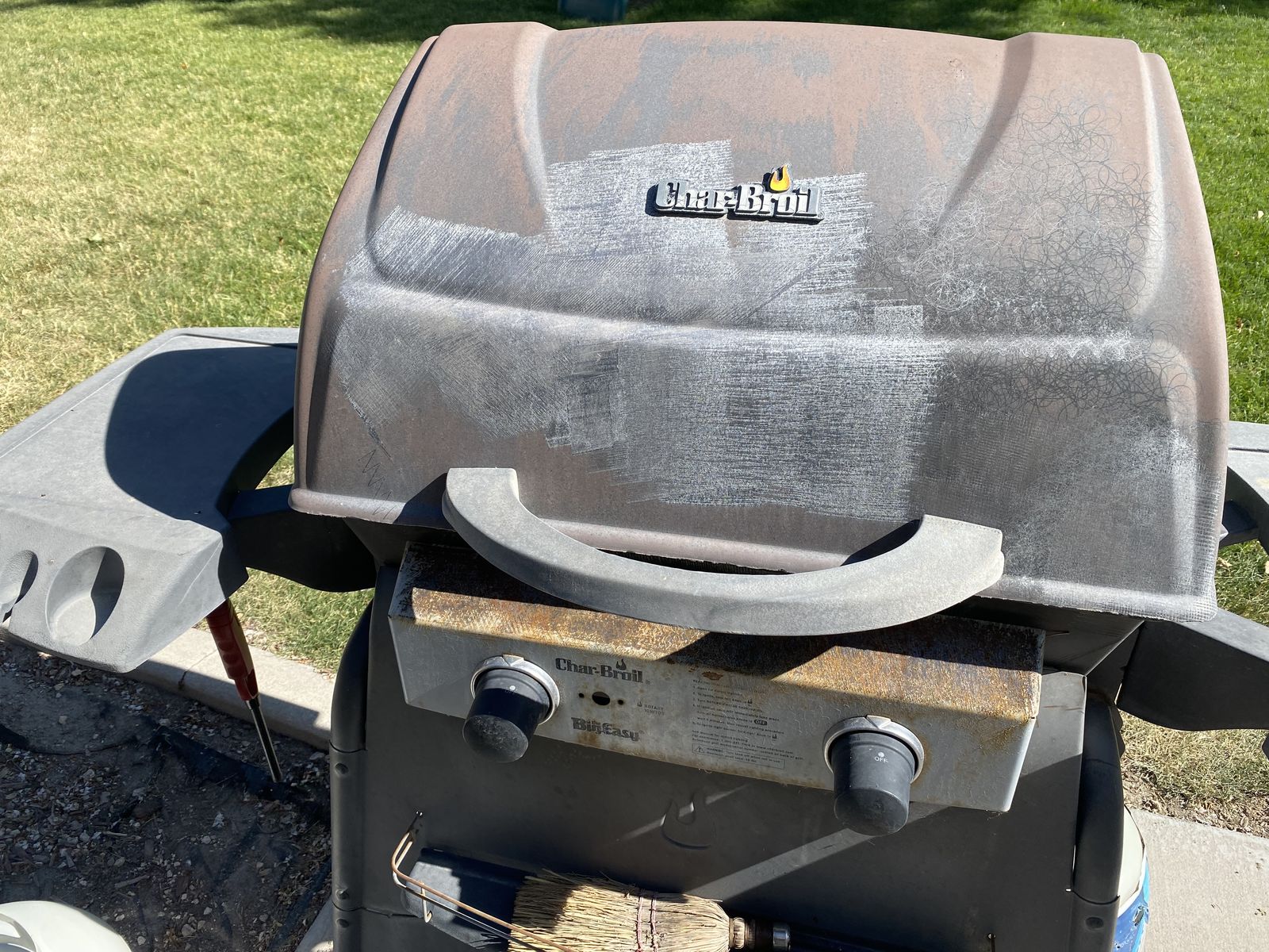 CharBroil BBQ grill 2 burner + propane tank