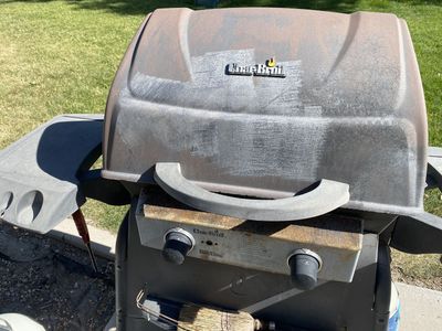 CharBroil BBQ grill 2 burner + propane tank