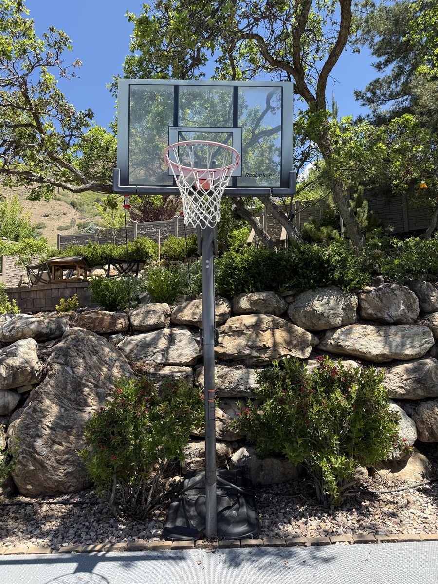 Basketball Hoop / Goal – Reebok Model 51564 – GoodCondition