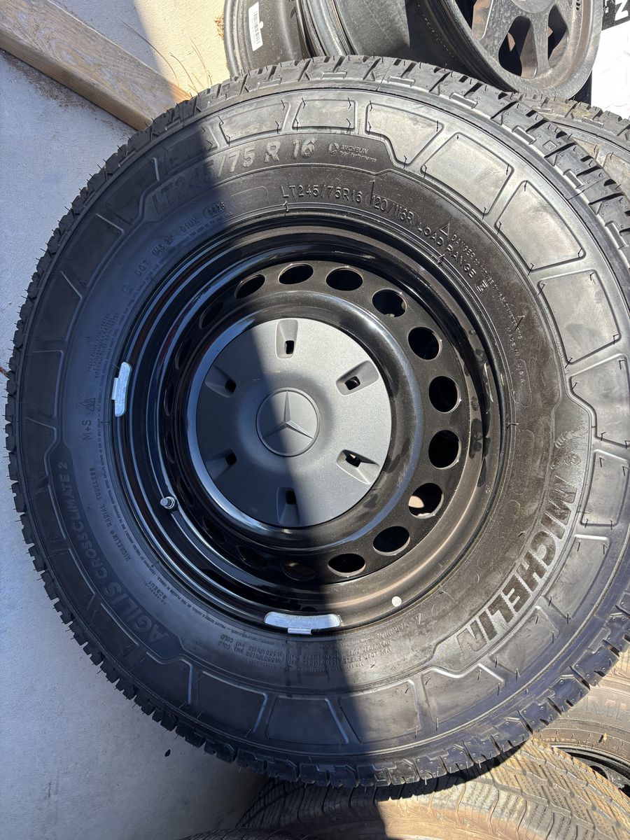 Like new sprinter Mercedes van 2500 tires and rims