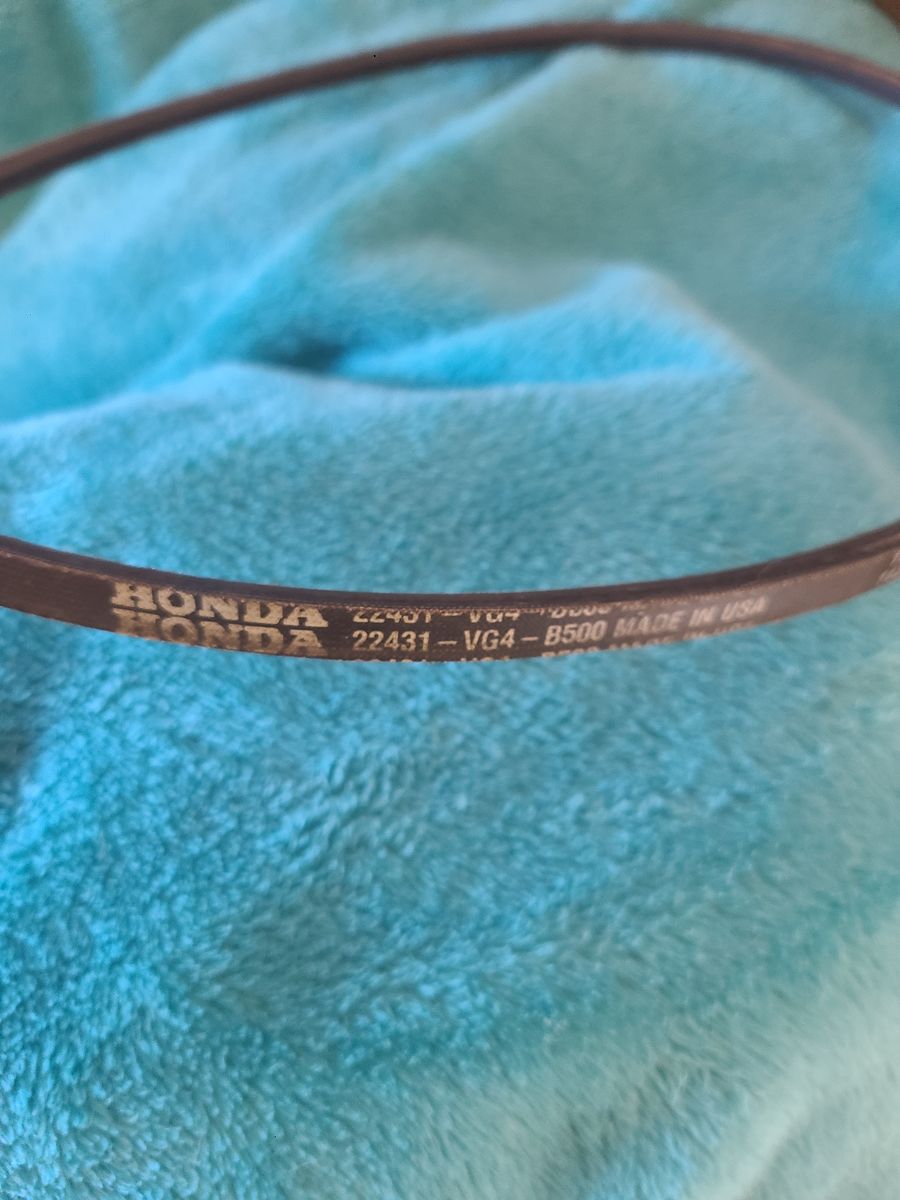 Honda Mower Belt 22431-VG4-B5000, Fits Models: HRG536C, C1, C2, C3, C4, C5, C6, C8, C9 (lightly used)