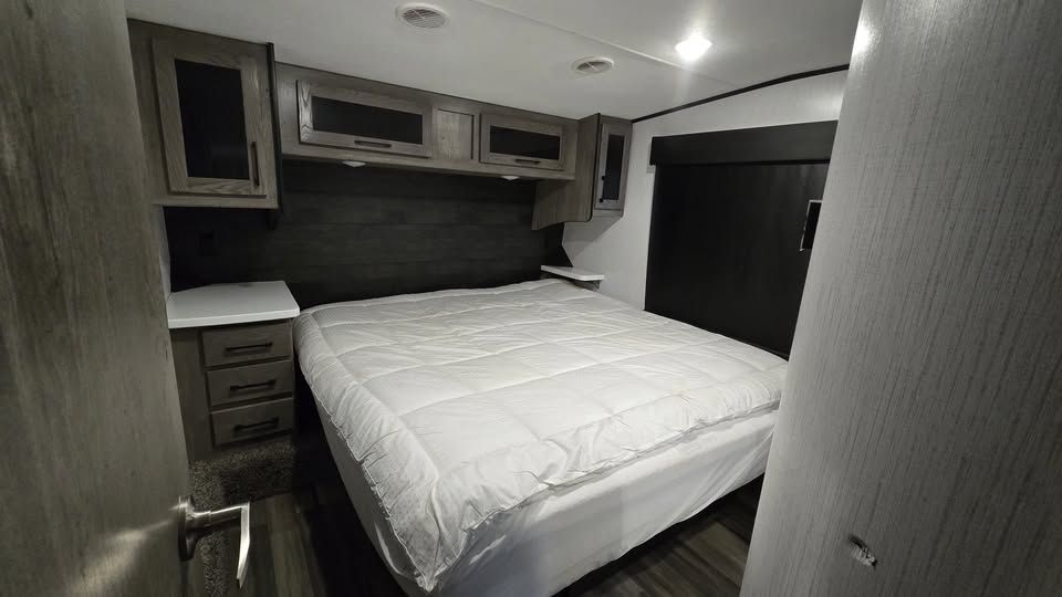 Main image 4
