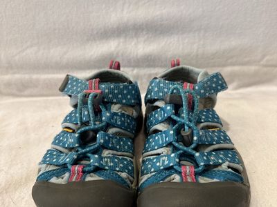 Keen toddler size 10, teal with white polkadots and pink trim, waterproof, hiking sandals