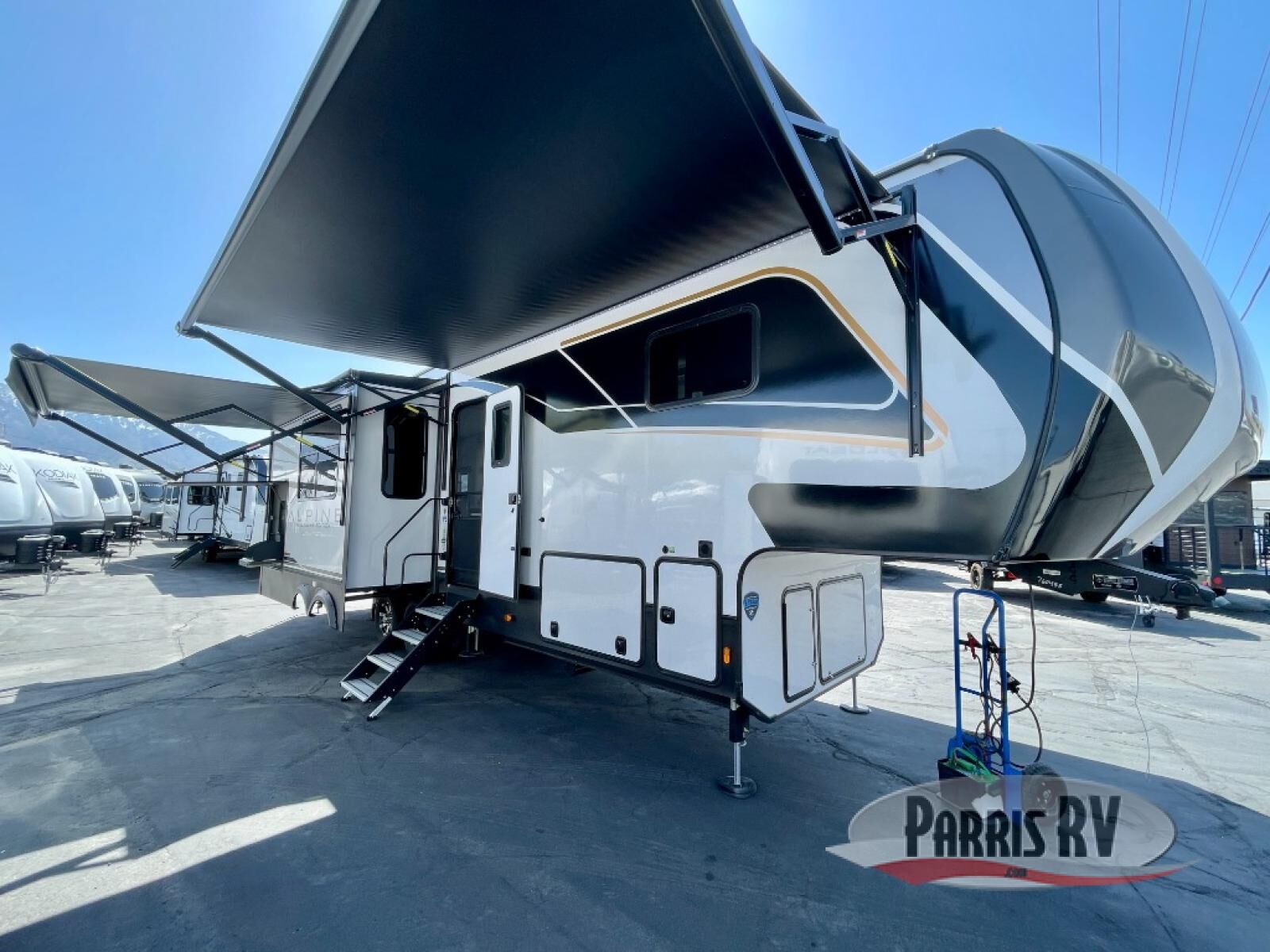 New 2025 Keystone RV Alpine Avalanche Edition 302RS