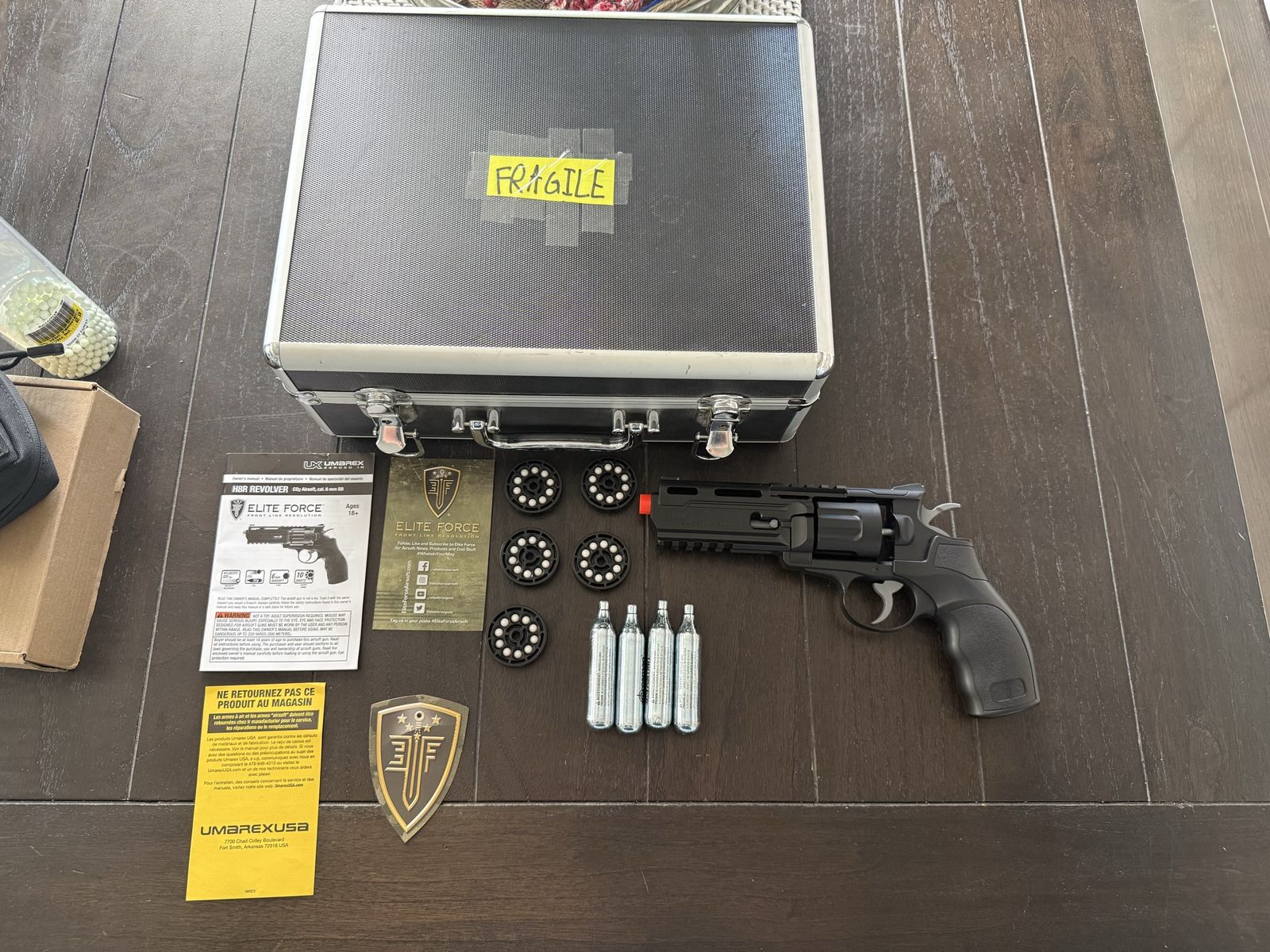 Co2 powered revolver airsoft gun