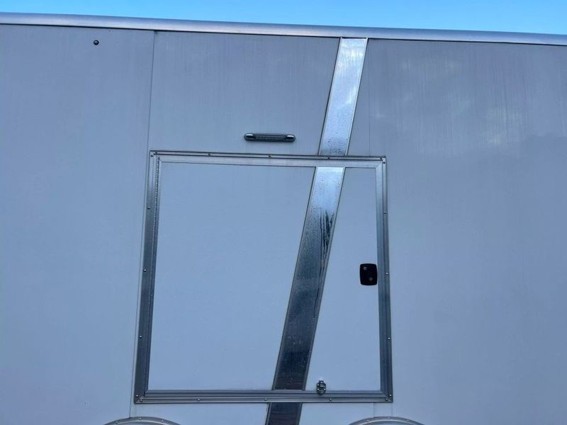 Main image 7
