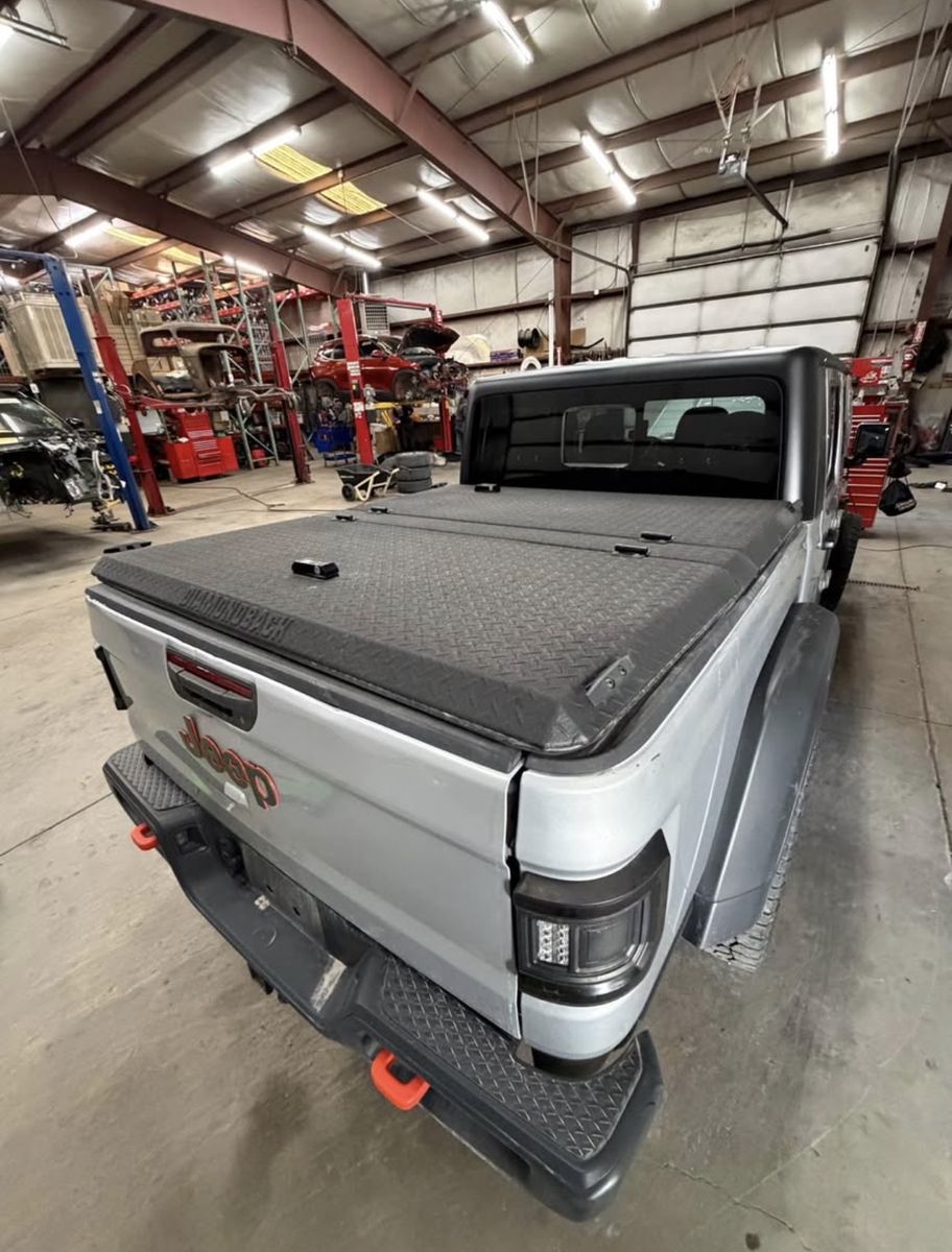 DiamondBack HD Truck Bed Cover for Jeep Gladiator (2020-2026), Black, Fully Functional