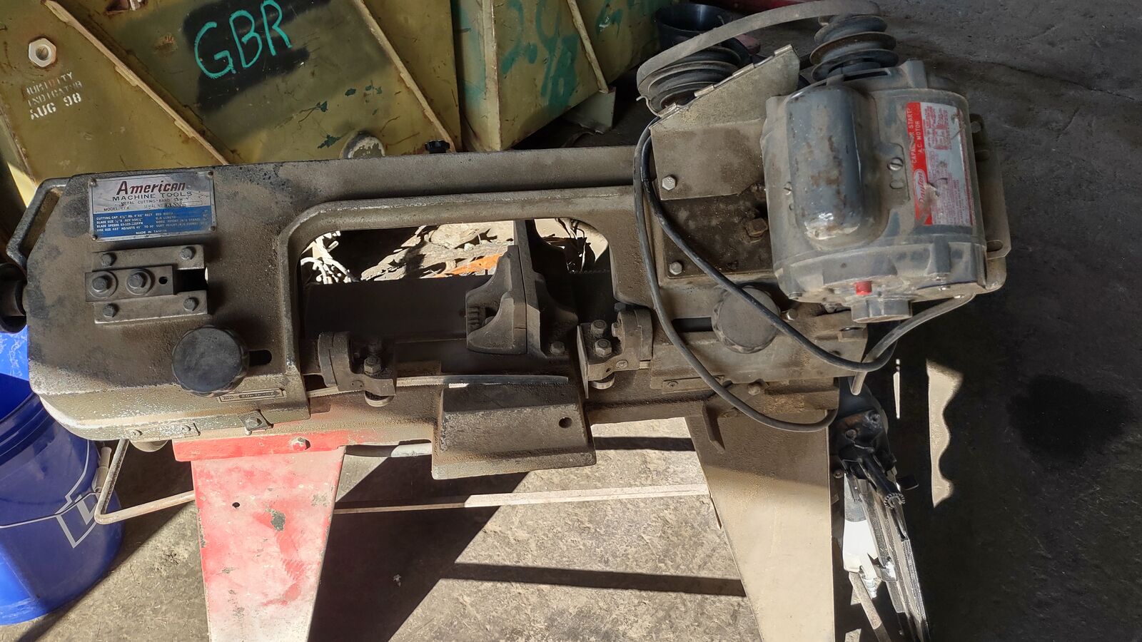 American - Portable Metal Cutting Band Saw