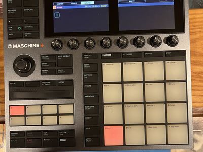 Native Instruments Maschine+ Plus Standalone Production System Groovebox Drum Machine