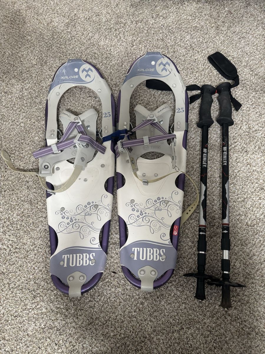 Tubbs XPLORE 25 Snowshoes with Quickpull Bindings & Poles - Purple/White