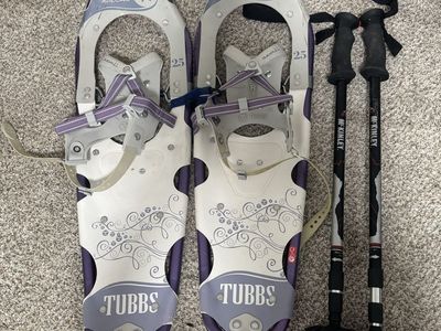 Tubbs XPLORE 25 Snowshoes with Quickpull Bindings & Poles - Purple/White