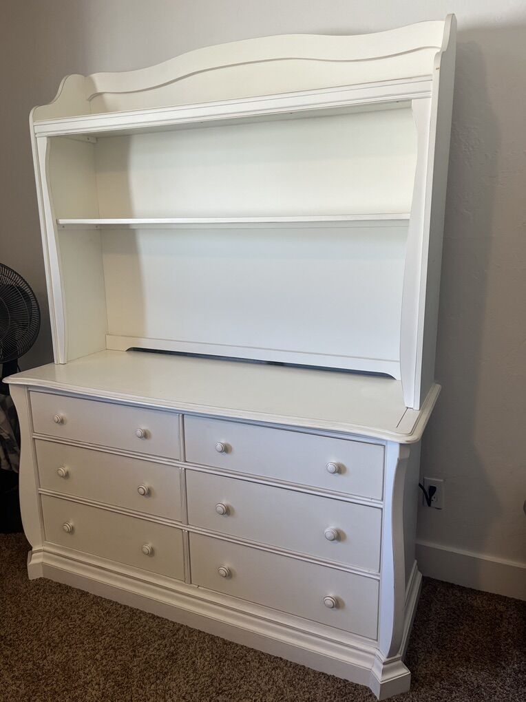 Twin Bedset- Dresser, Nightstand and bedframe