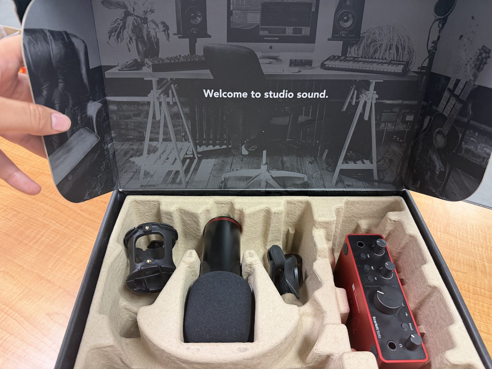 Focusrite Scarlett Solo 4th Gen + Microphone – Excellent Condition