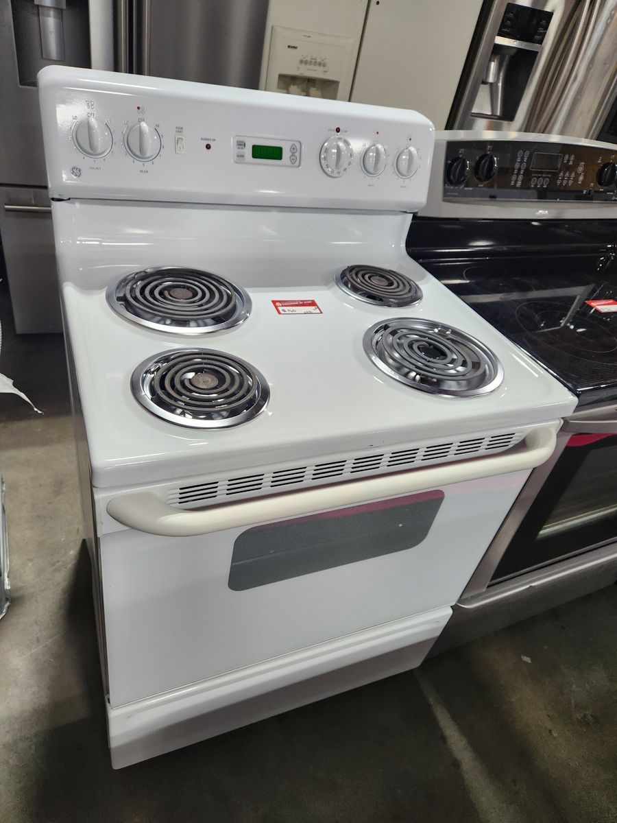 BEAUTIFUL GE WHITE COIL TOP RANGE! WITH A FULL WARRANTY