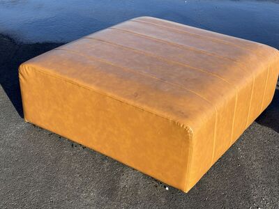 Beautiful ($700 new) Modway vegan leather ottoman