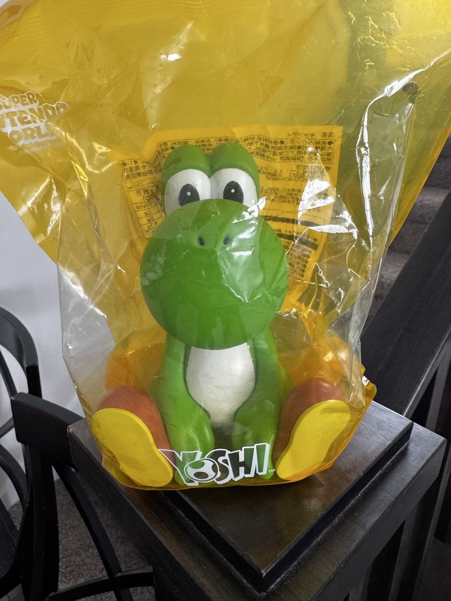 Super Nintendo World Yoshi Plastic Figure Universal Studios Japan Exclusive