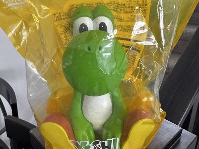 Super Nintendo World Yoshi Plastic Figure Universal Studios Japan Exclusive