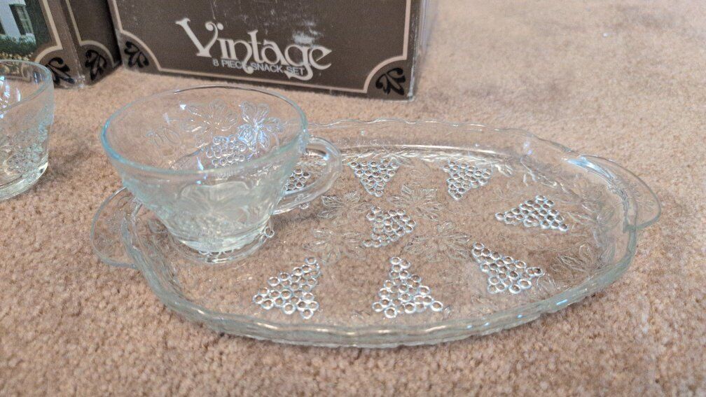 Anchor Hocking Grape Leaf Snack Set