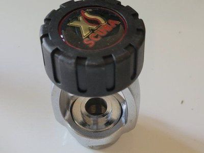 XS Scuba Screw-On Yoke